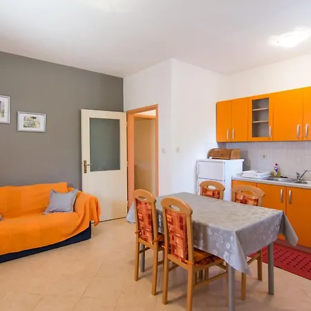 Amalthea Daire Biograd Na Moru